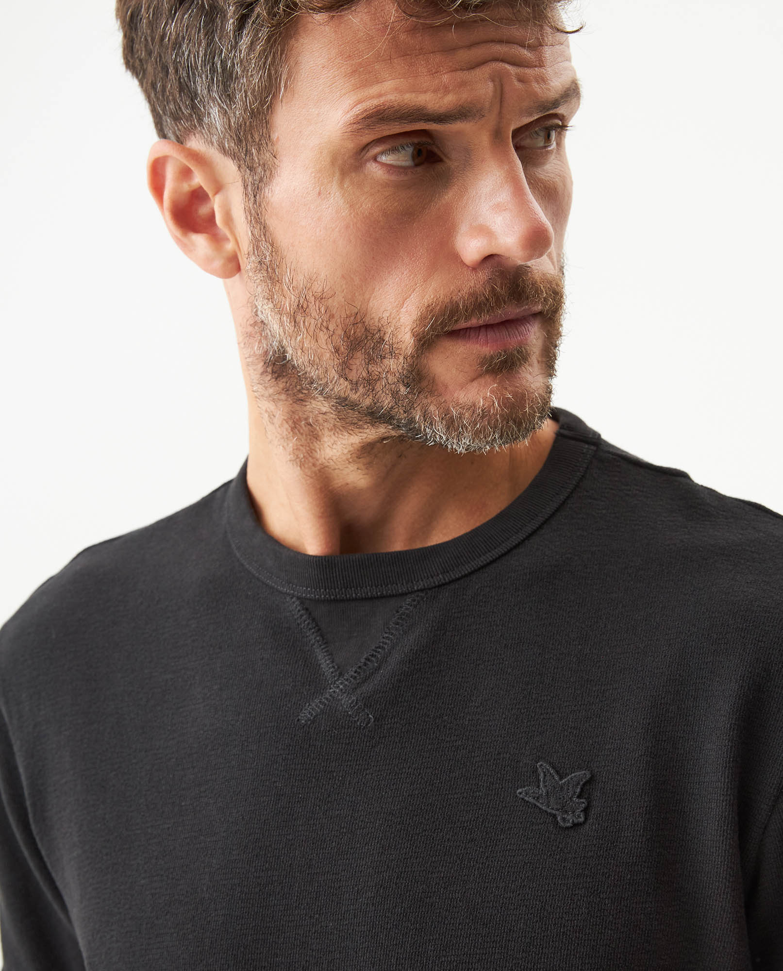 Men's V-Neck Slim Fit T-shirt in Cotton-Polyester Blend, Lighthouse - 4